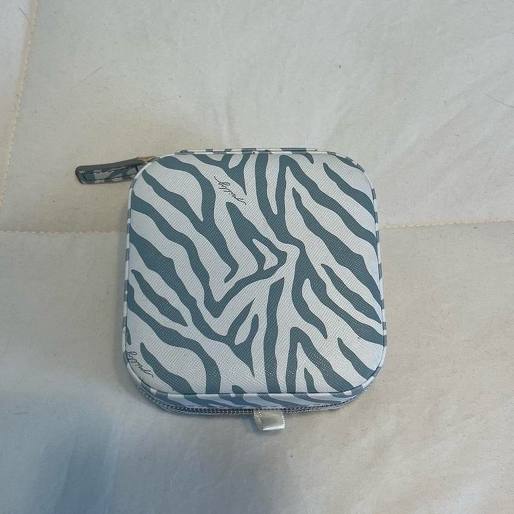 Travel jewelry holder